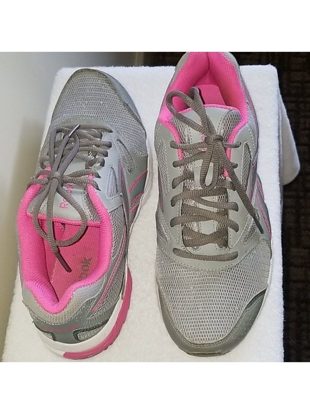 REEBOK GRAY PINK AND WHITE SNEAKERS-SIZE 10